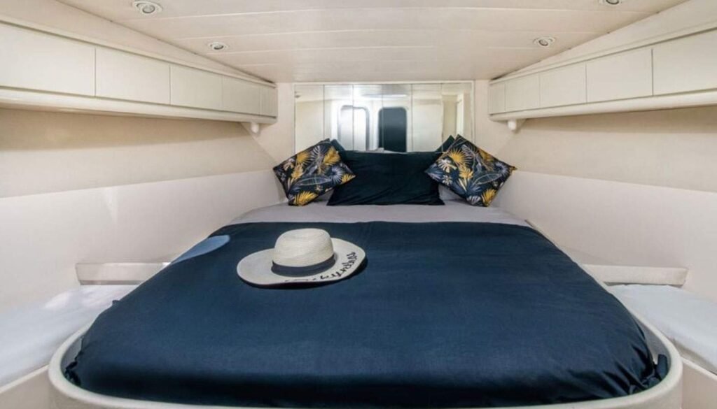 4yot-myc-eazyblue-pershing-40-mykonos-membership-yachting-club-070-xl