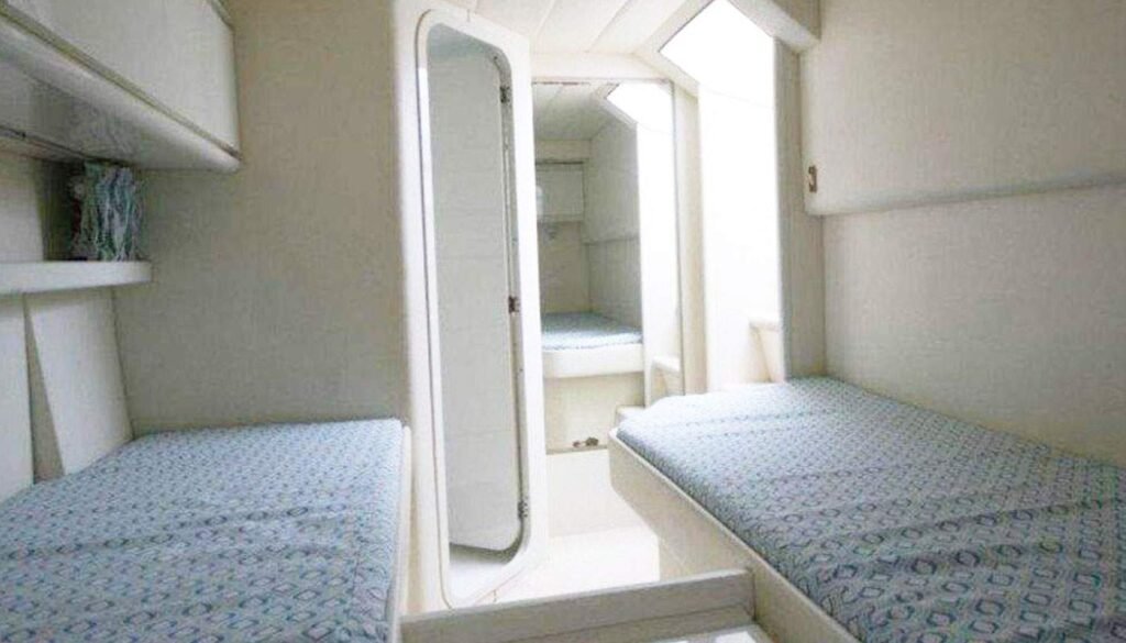 4yot-myc-eazyblue-pershing-40-mykonos-membership-yachting-club-080-xl