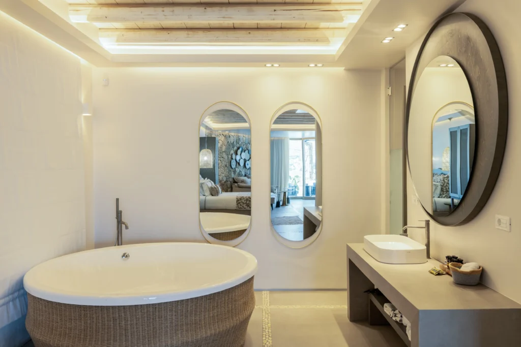 Second Unit – left building _ pool level _ suite 6jpg (2)