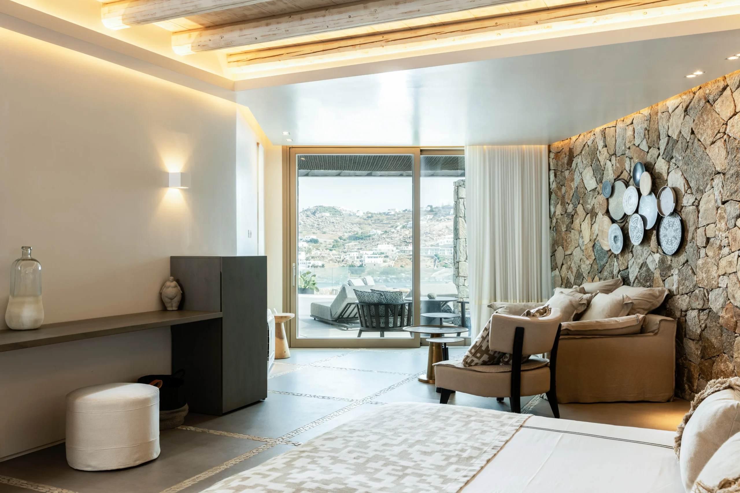 Second Unit – left building _ pool level _ suite 6jpg (4)