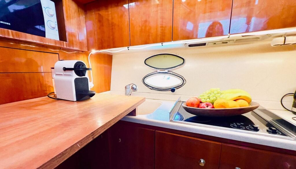 azimut-58-eazyblue-4yot-yacht-charter-110-xl