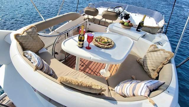 fairline-phantom-43-eazyblue-myc-040-m