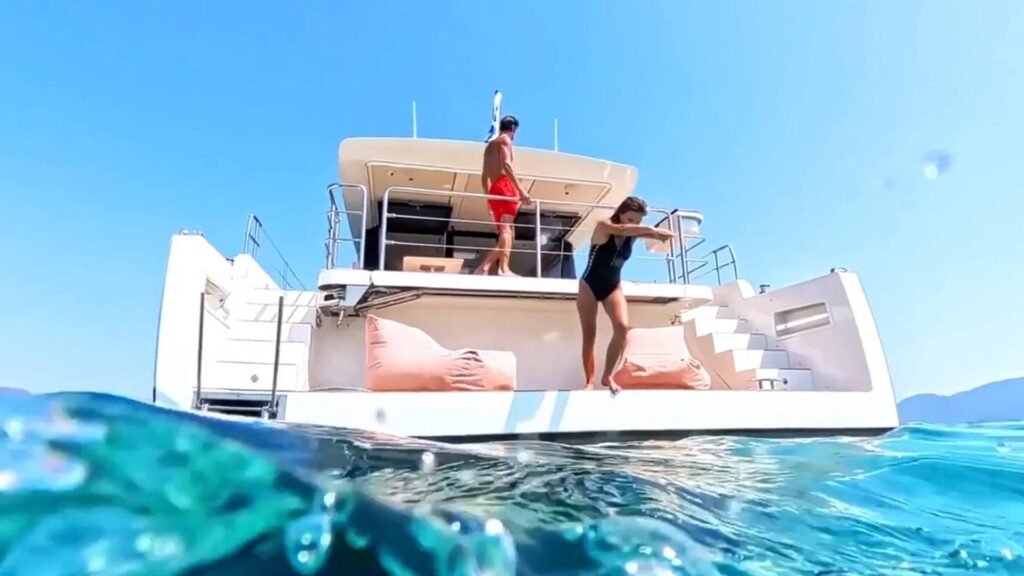 myc-4yot-eazyblue-omikron-yacht-020-xl