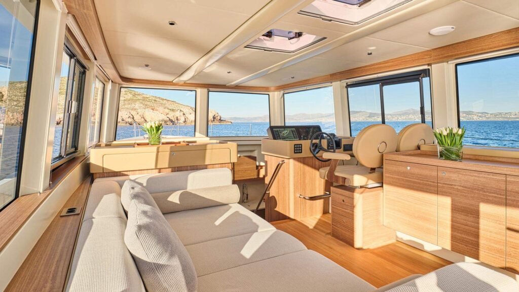 myc-4yot-eazyblue-omikron-yacht-040-xl