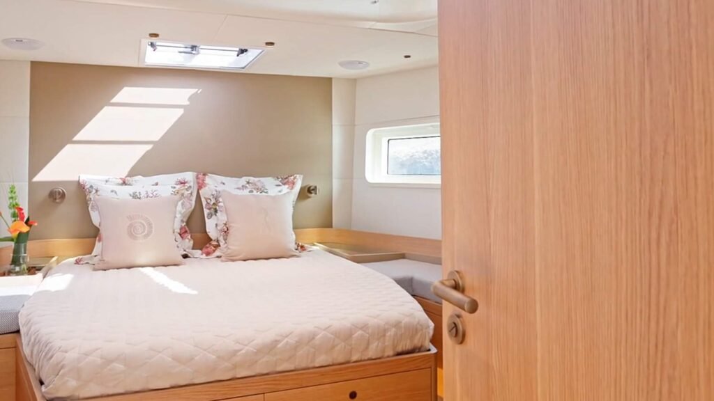 myc-4yot-eazyblue-omikron-yacht-090-xl