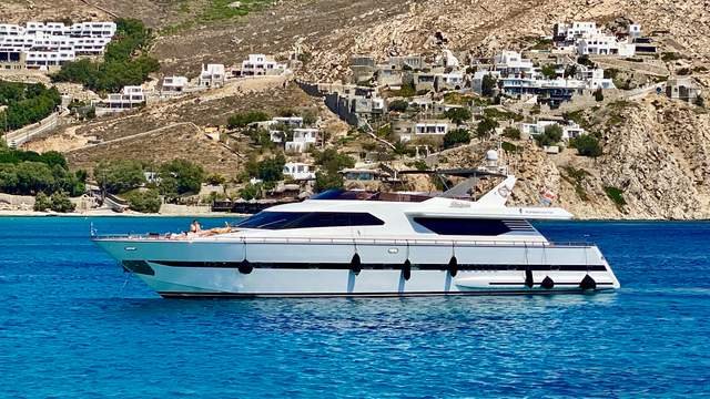 myc-myc-eazyblue-super-phantom-85-mykonos-membership-yachting-club-010-m
