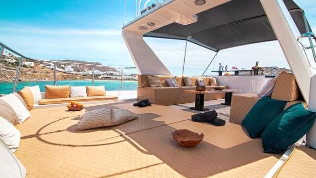 myc-myc-eazyblue-super-phantom-85-mykonos-membership-yachting-club-030-m (1)