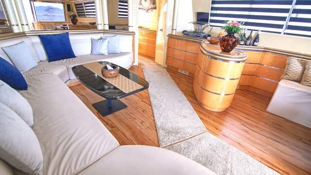 myc-myc-eazyblue-super-phantom-85-mykonos-membership-yachting-club-070-m