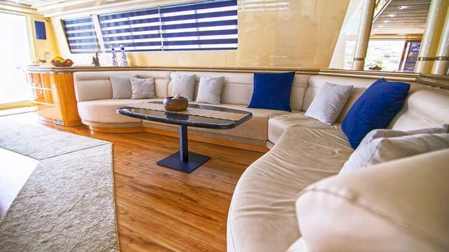 myc-myc-eazyblue-super-phantom-85-mykonos-membership-yachting-club-080-m