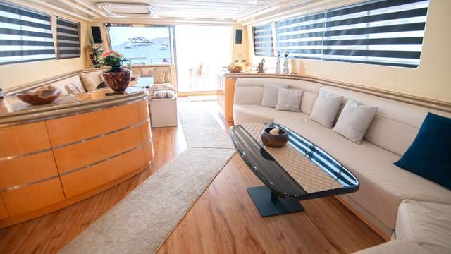 myc-myc-eazyblue-super-phantom-85-mykonos-membership-yachting-club-090-m